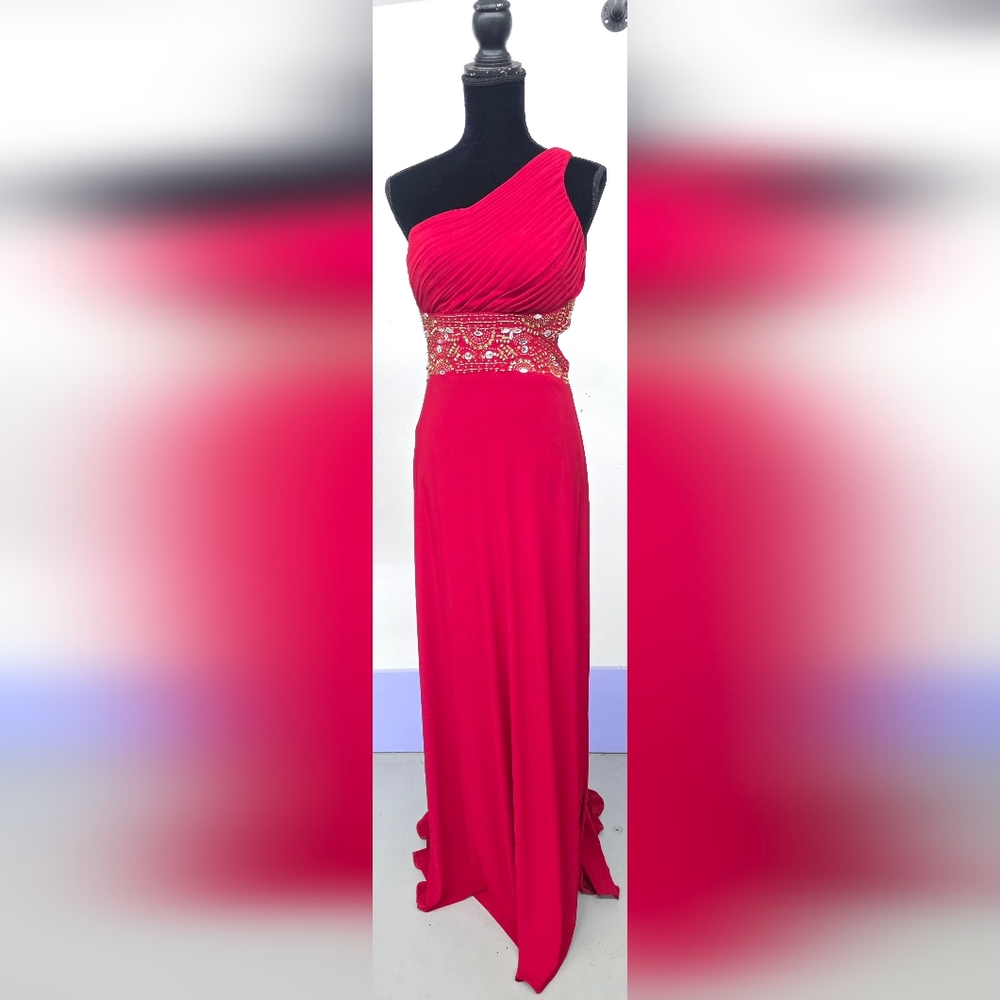 Black Brand One-Shoulder Red Gown